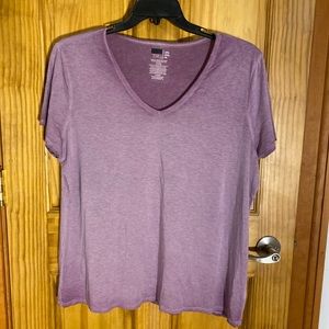 Women’s XXL vneck tshirt